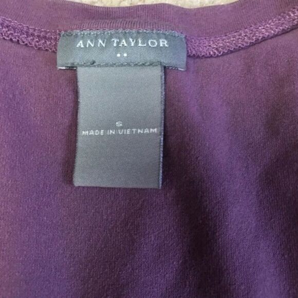 Ann Taylor Women’s S Purple 3/4 Sleeve Top | Embroidered V-Neck Blouse - Picture 4 of 4